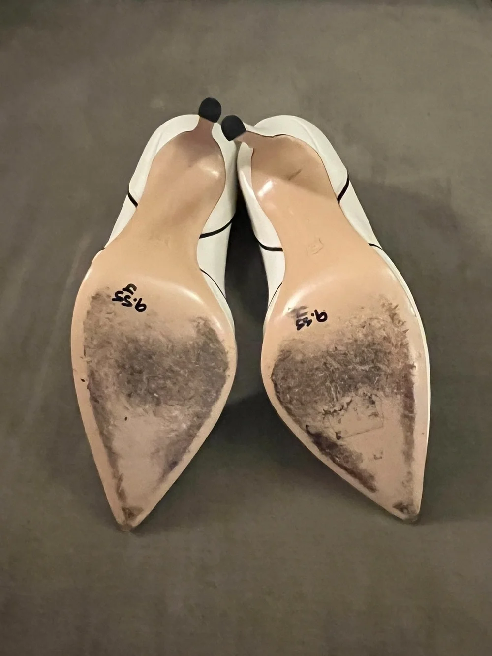 GIANVITO ROSSI Lucille White Scalloped Leather Pointed Toe Pumps Heels Size 38